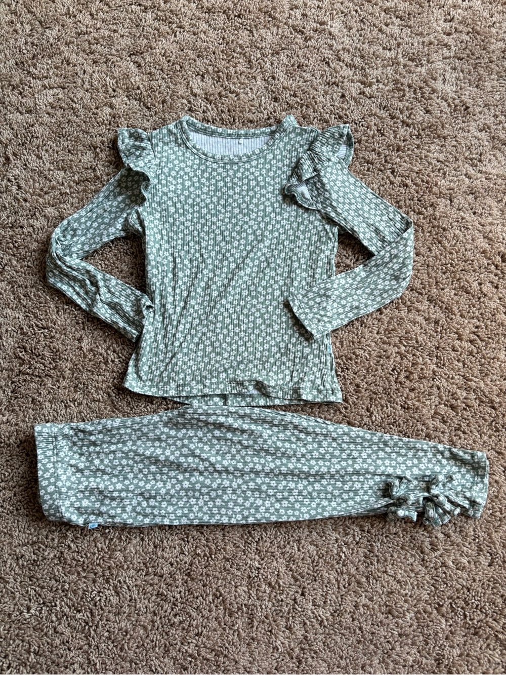3T-4T Green Floral Ruffle-Shoulder Pajama Set: Posh Peanut Long Sleeve